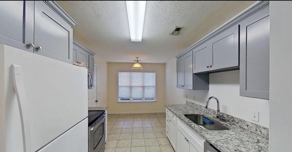 1113 Loman Ln - Photo 5 of 14