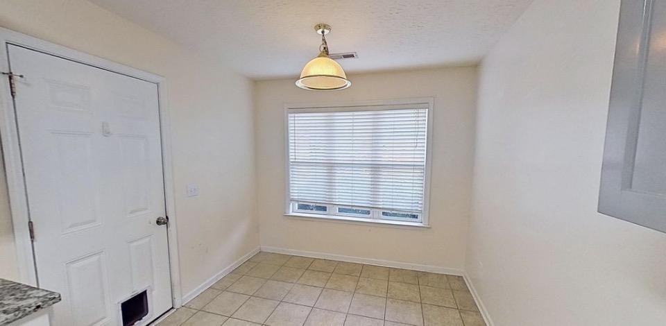 1113 Loman Ln - Photo 6 of 14