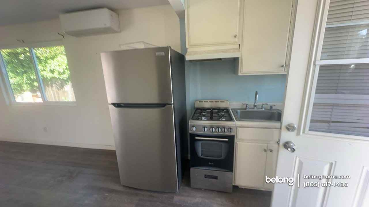 530 2nd Pl #B - Photo 2 of 8