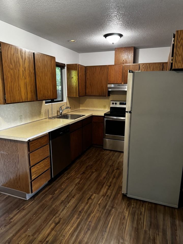 1221 Lewis St #2 - Photo 3 of 8