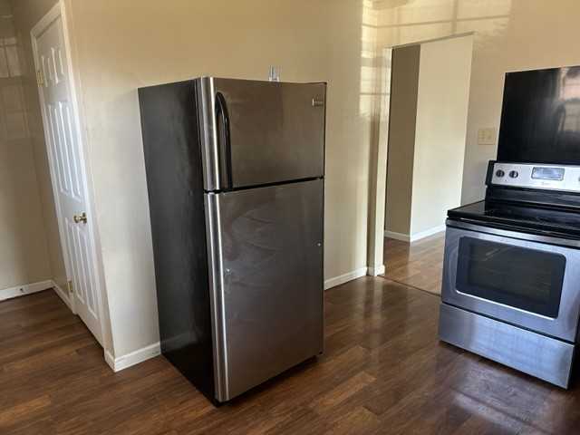 910 E 105th St #910 - Photo 4 of 9