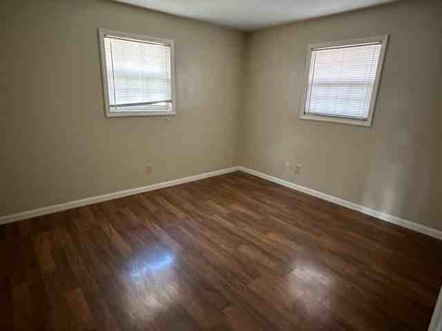 910 E 105th St #910 - Photo 6 of 9
