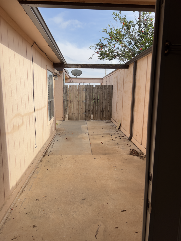 5047 27th St - Photo 5 of 19