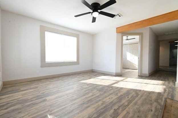 1117 N Youngs Blvd - Photo 3 of 9