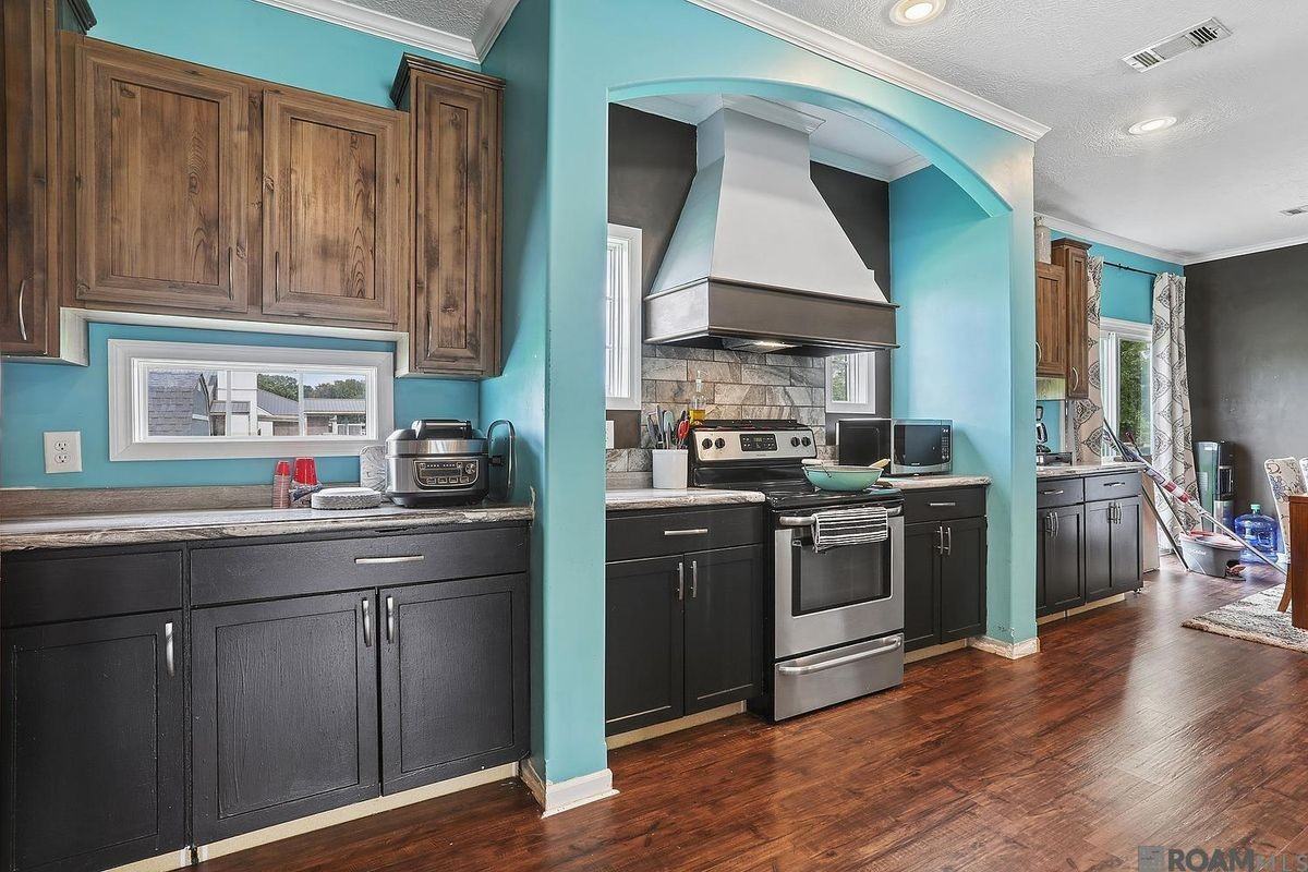 5711 Rollins Rd - Photo 4 of 16