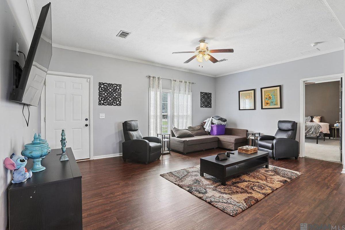 5711 Rollins Rd - Photo 6 of 16