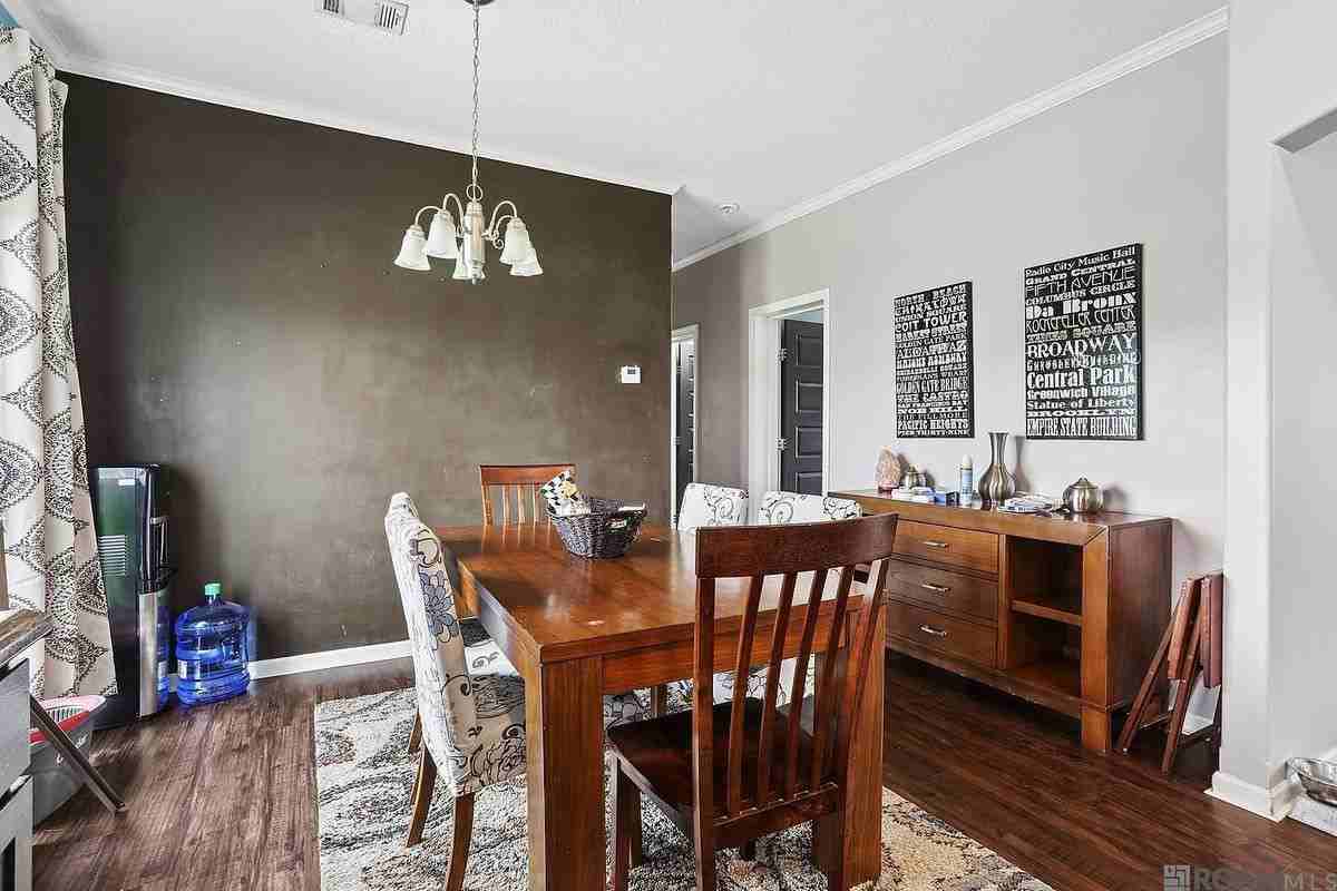 5711 Rollins Rd - Photo 7 of 16