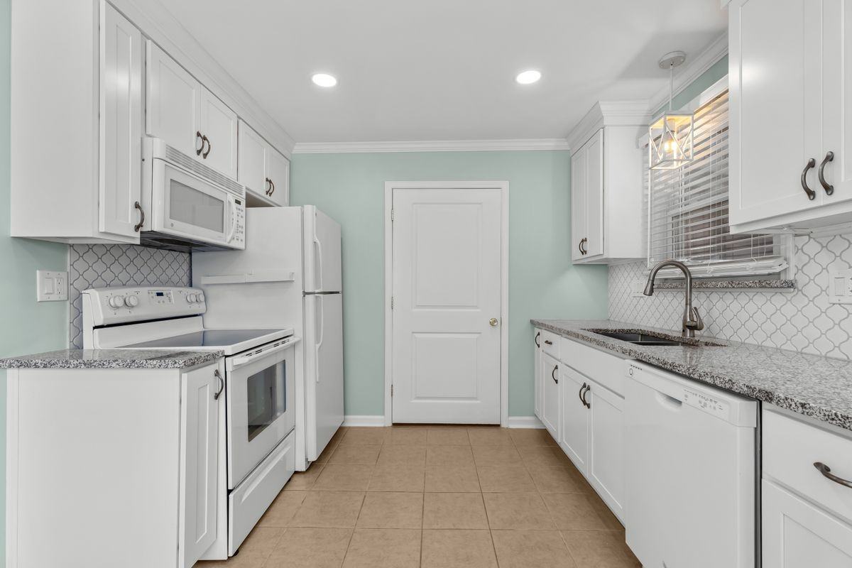 2215 Rowland Ave - Photo 3 of 26