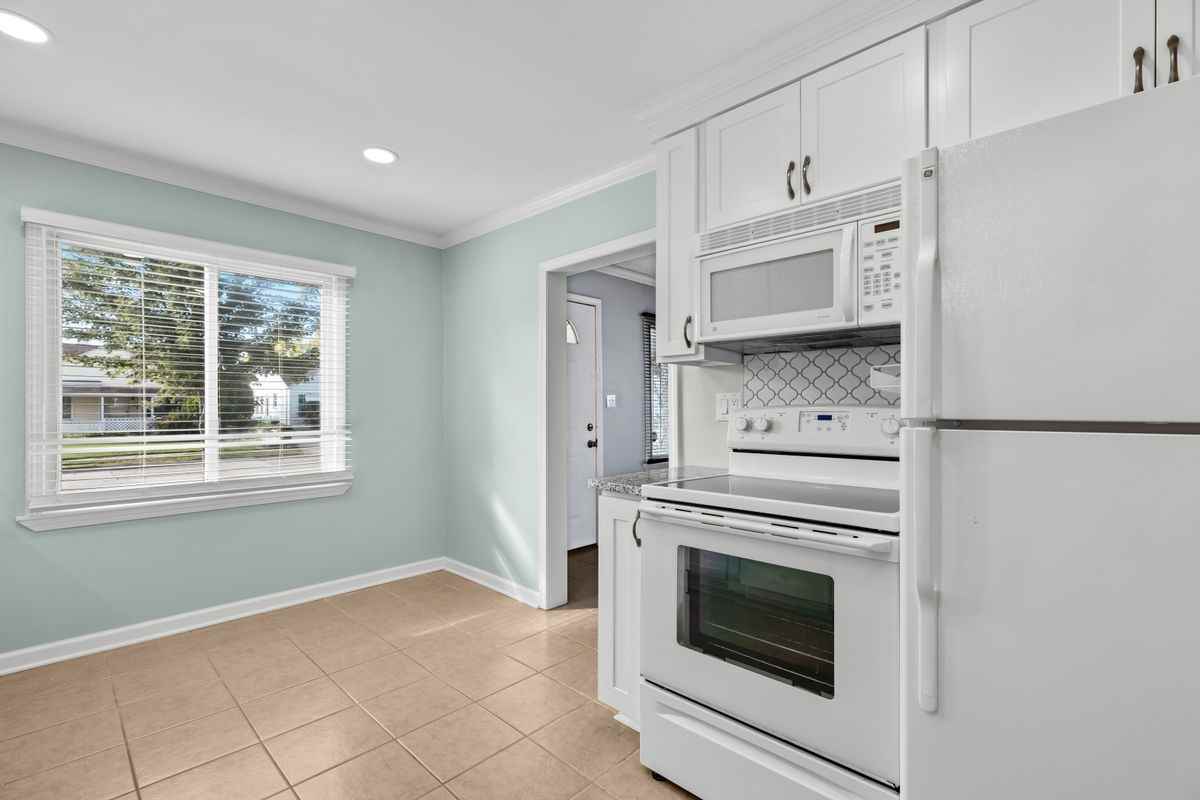 2215 Rowland Ave - Photo 6 of 26