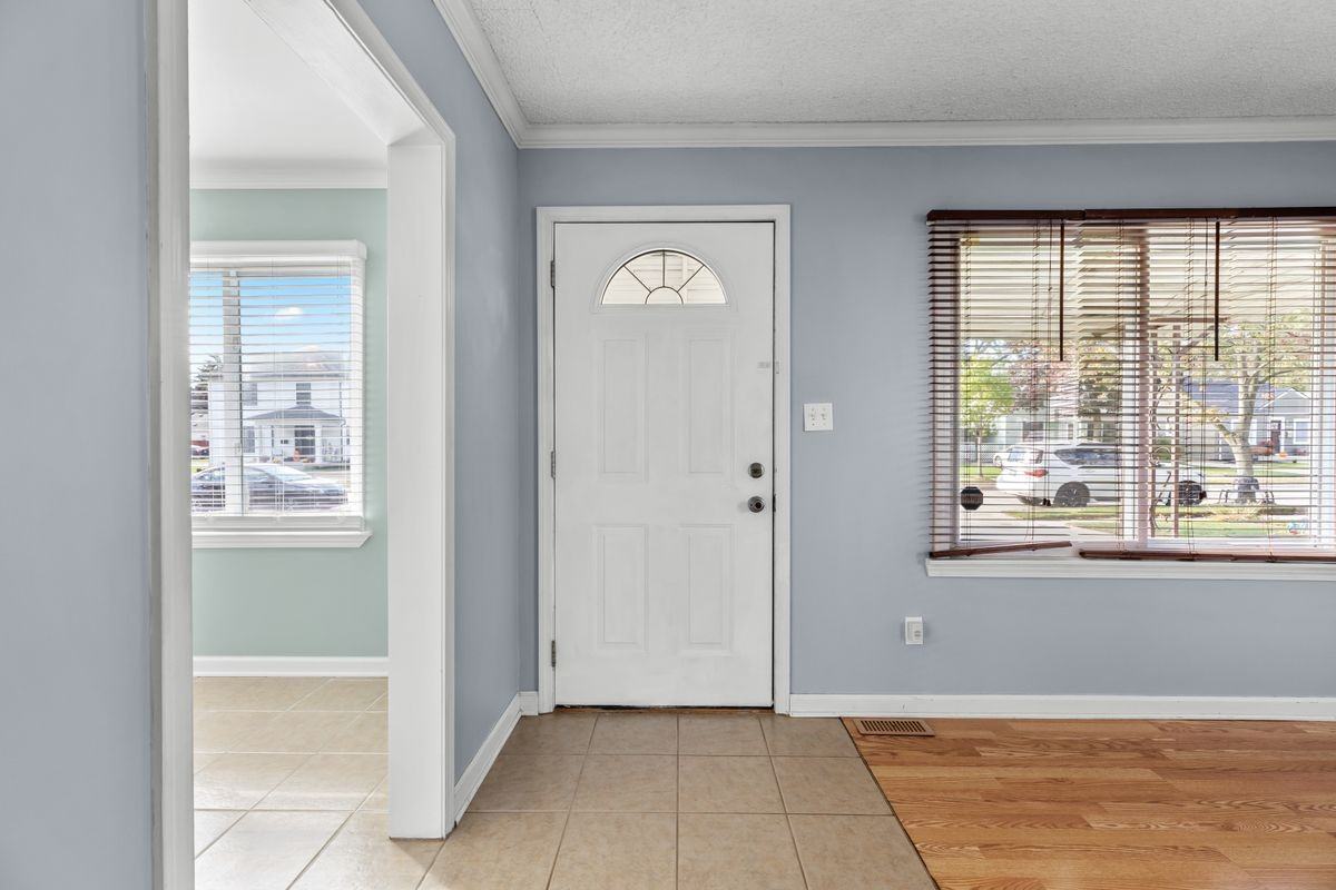 2215 Rowland Ave - Photo 7 of 26