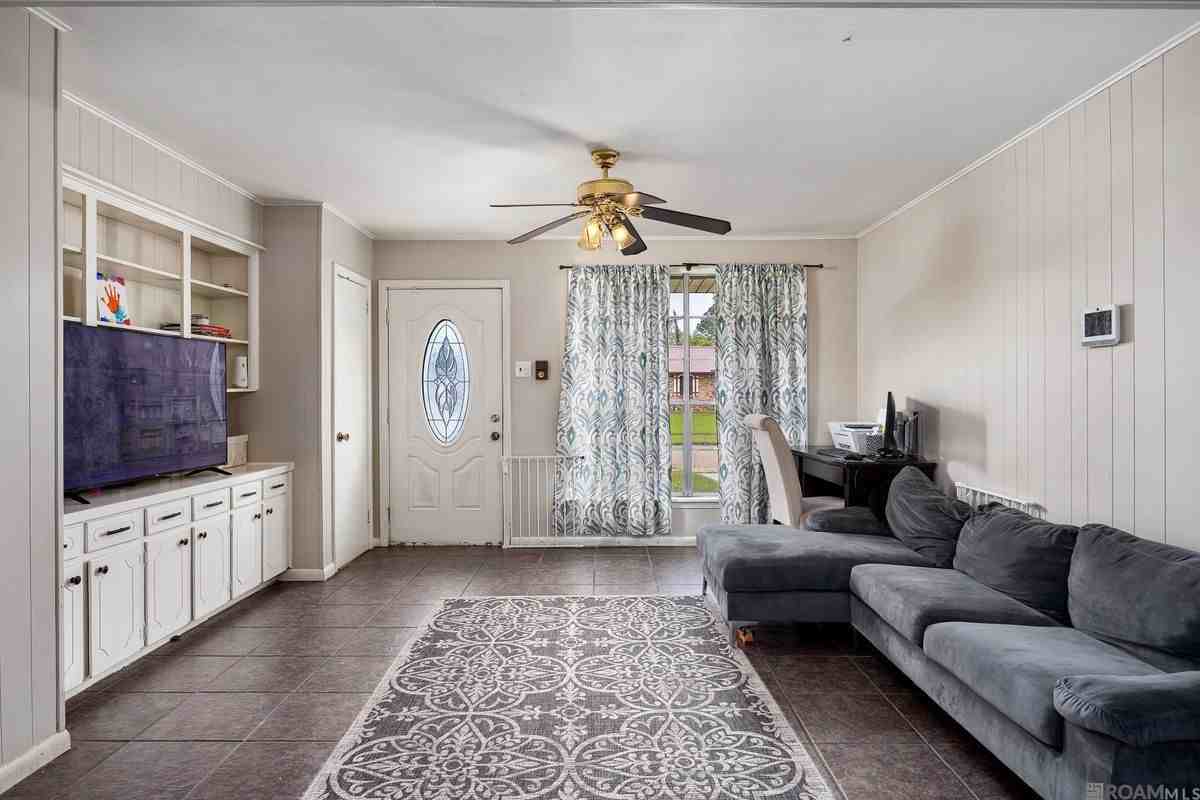 7944 Santa Barbara Dr - Photo 2 of 12
