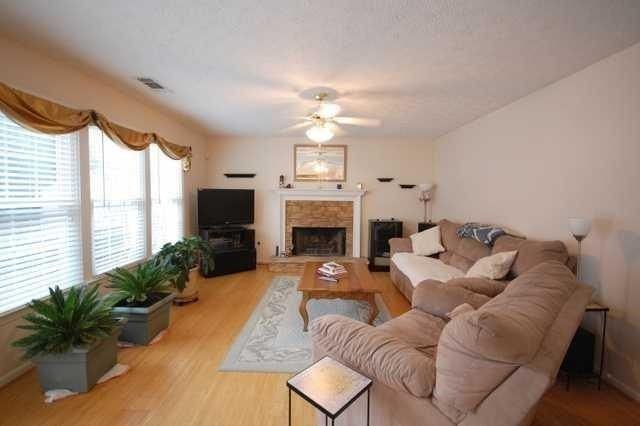 4080 Fastnet Ln - Photo 4 of 36
