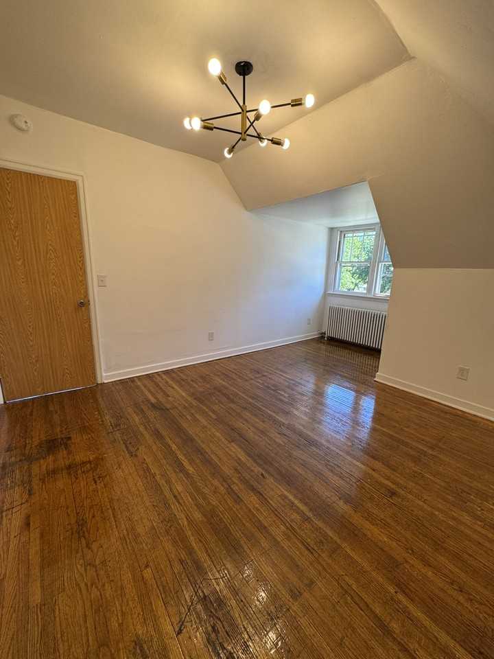 401 N 4th St #9 - Photo 2 of 12