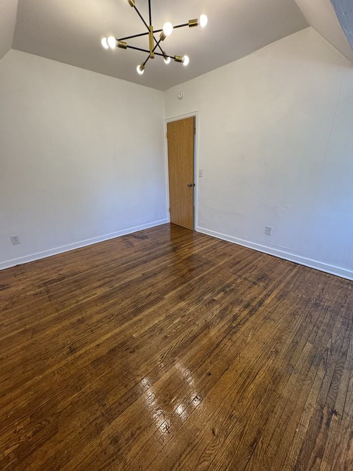 401 N 4th St #9 - Photo 4 of 12