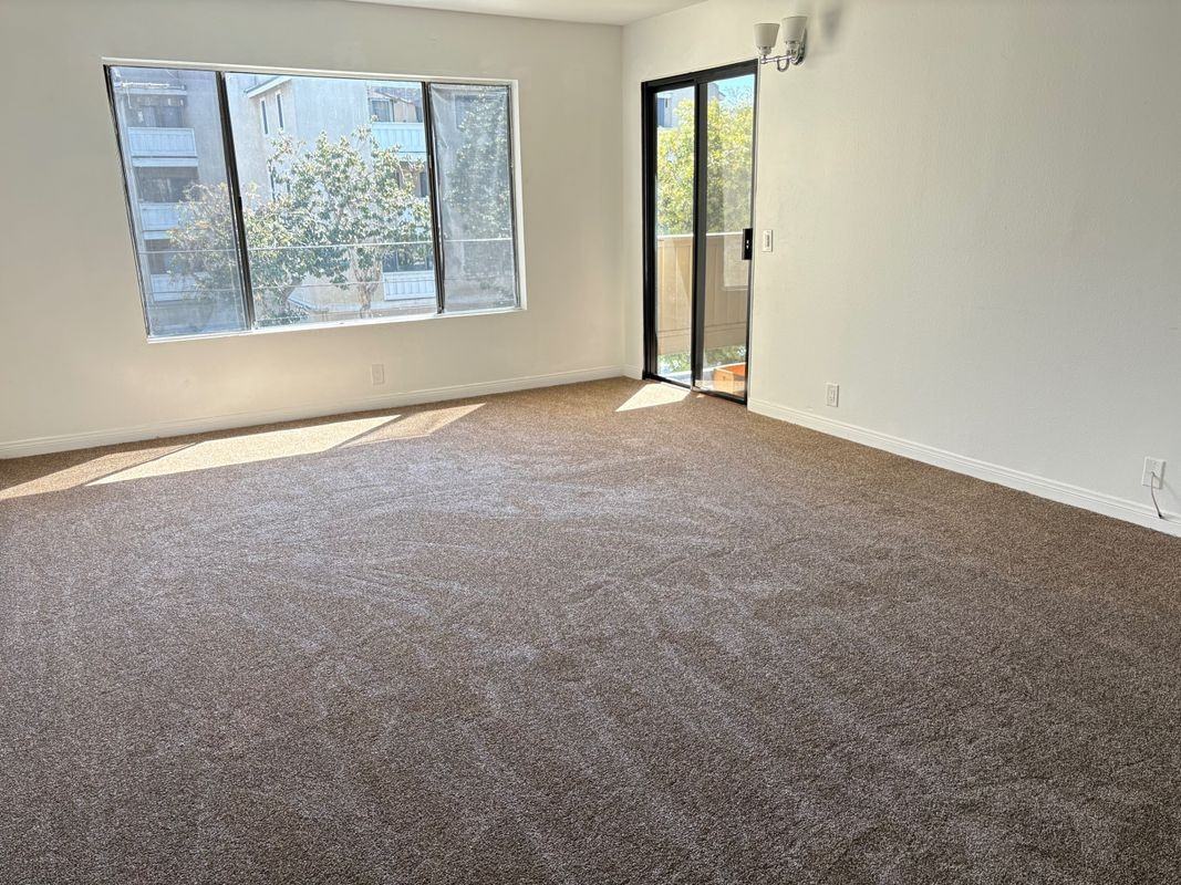 2343 E 17th St ##202 - Photo 5 of 31