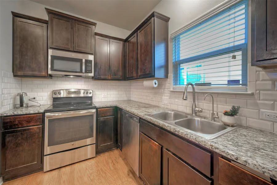 18312 Mammoth Cave Blvd - Photo 5 of 17