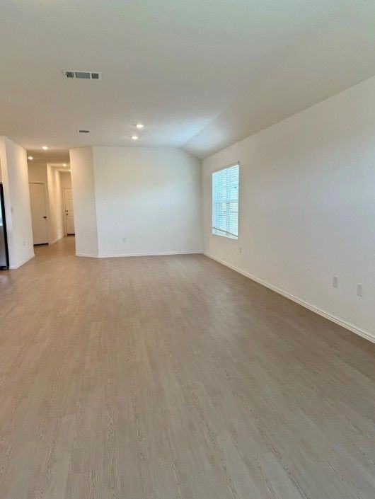 106 Camargue Dr - Photo 3 of 10