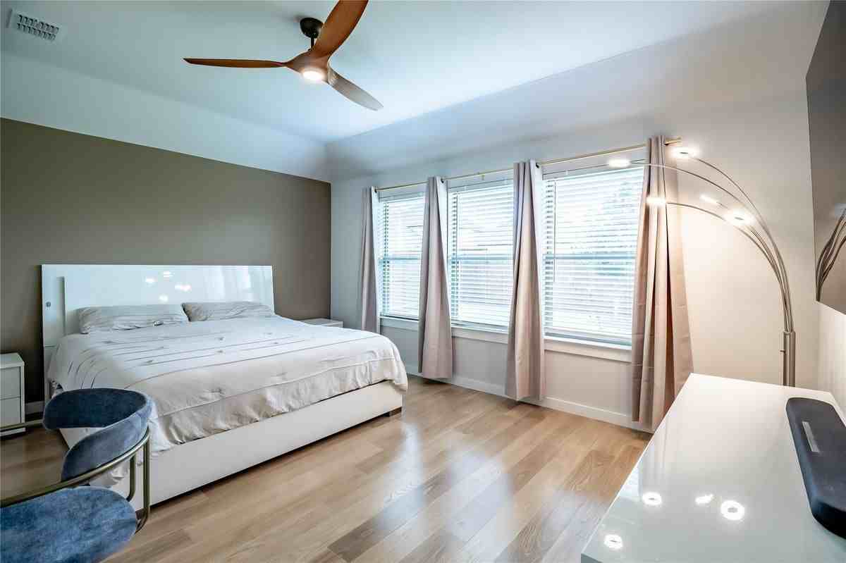 2122 Mossfield Ln - Photo 3 of 5