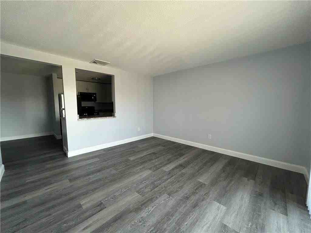 728 Beverage Hill Ave ##16 - Photo 5 of 25