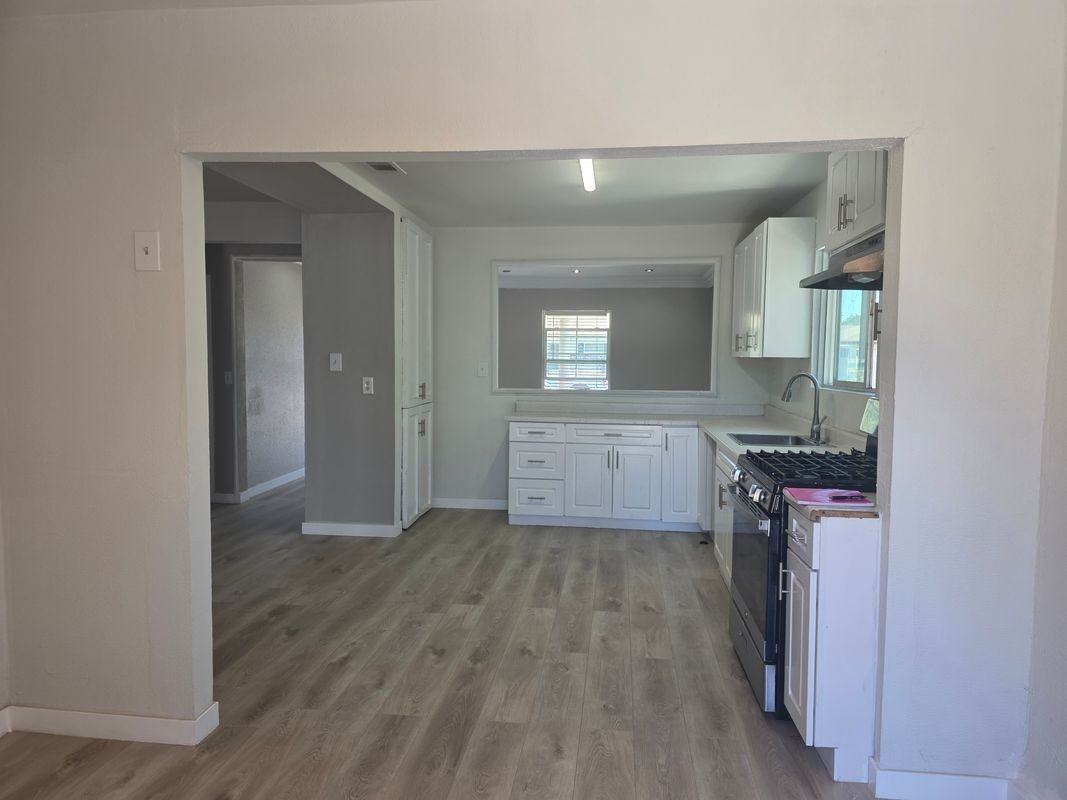3509 W Flower Ave - Photo 3 of 12