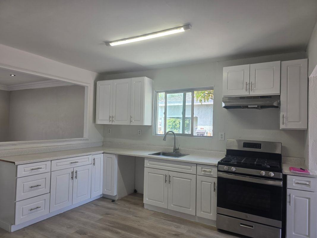 3509 W Flower Ave - Photo 4 of 12