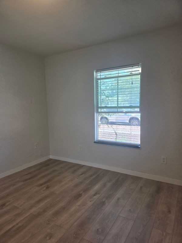 3509 W Flower Ave - Photo 5 of 12