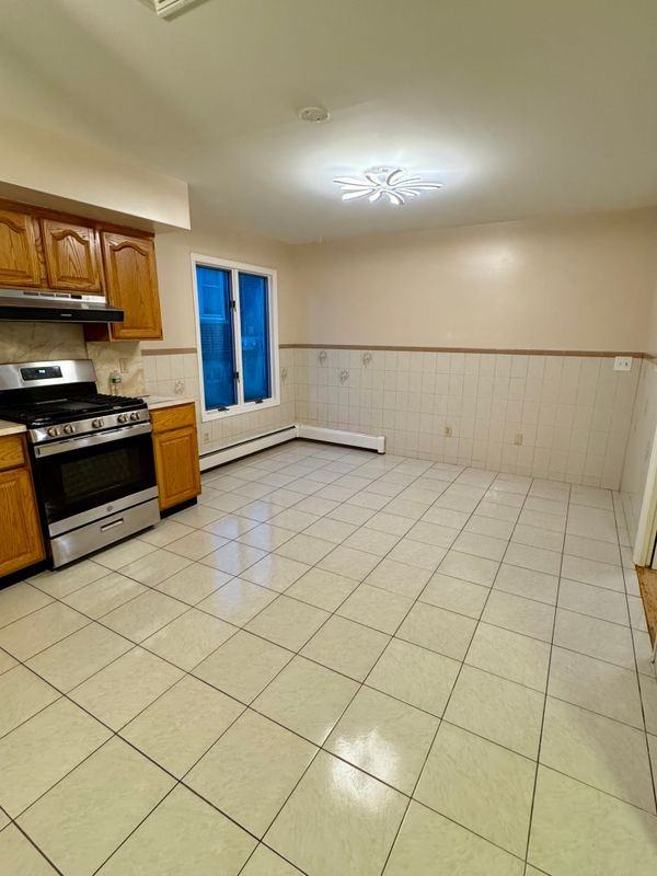 39 Henderson St - Photo 4 of 30
