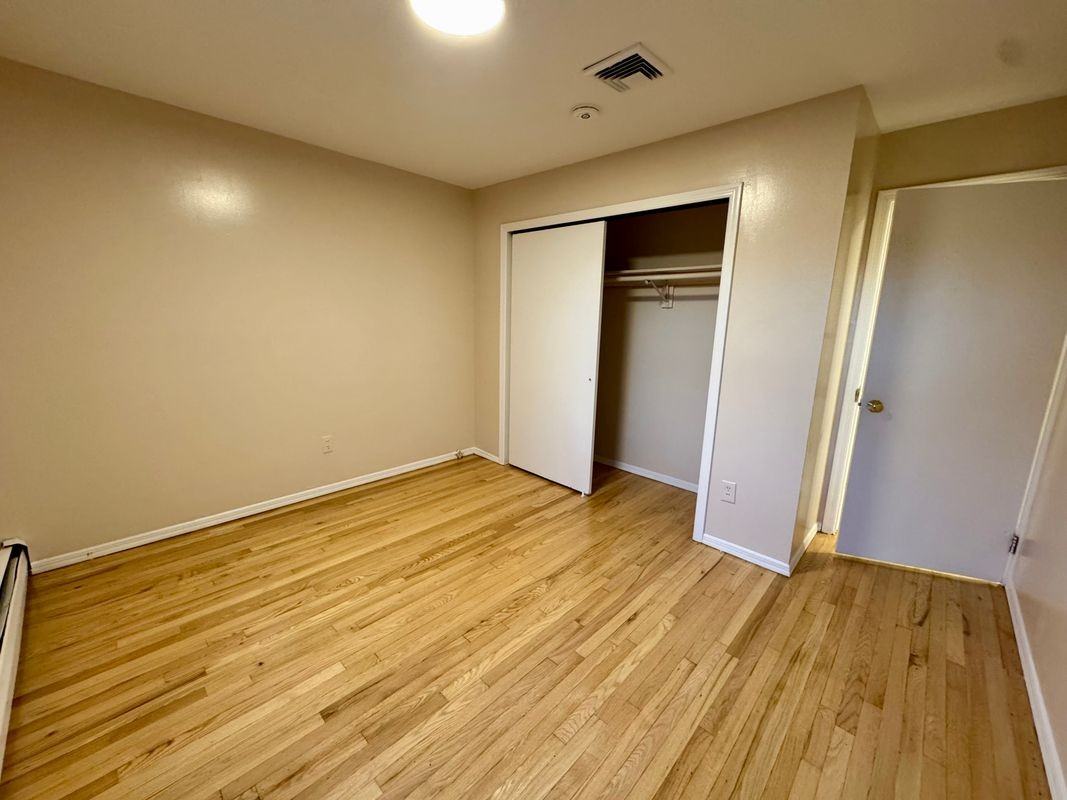39 Henderson St - Photo 7 of 30