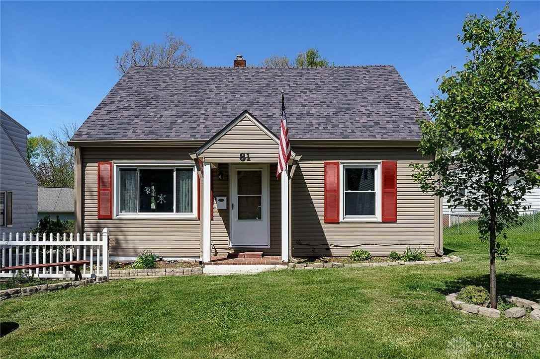 81 Thorpe Dr - Photo 2 of 40