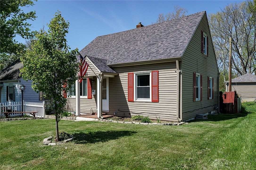 81 Thorpe Dr - Photo 4 of 40