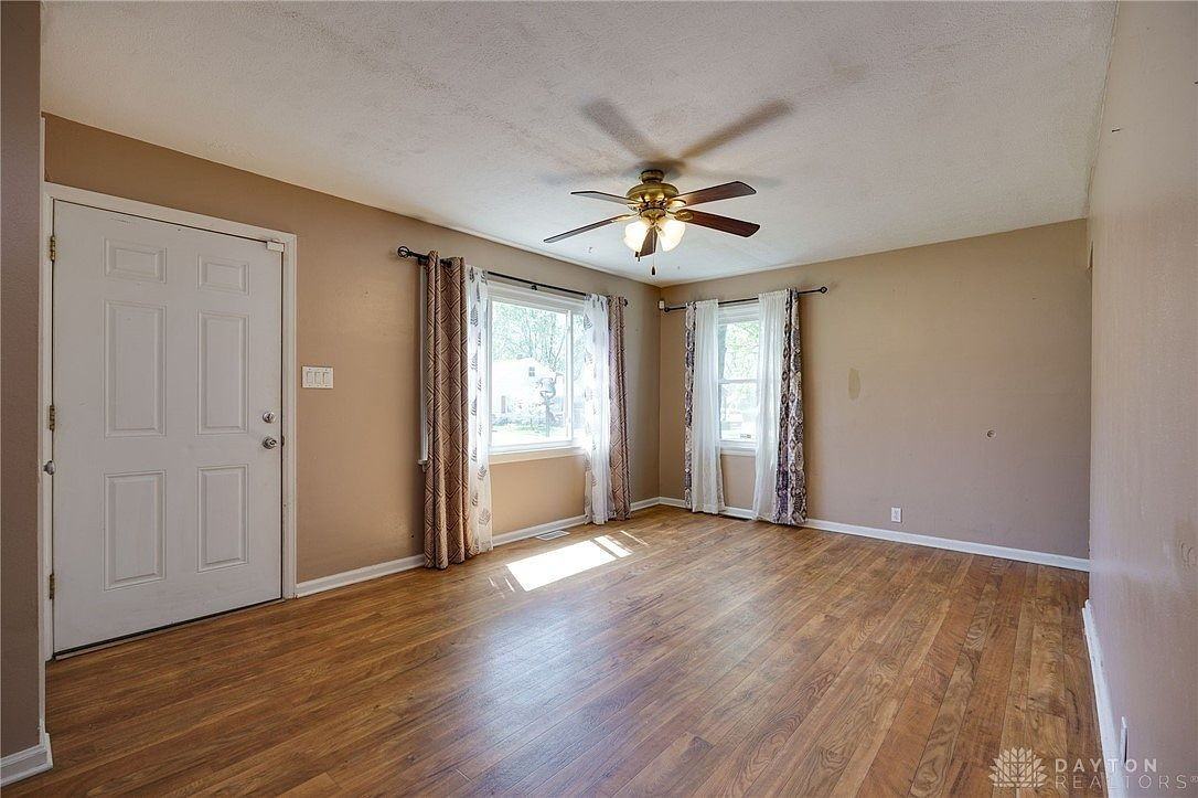 81 Thorpe Dr - Photo 6 of 40