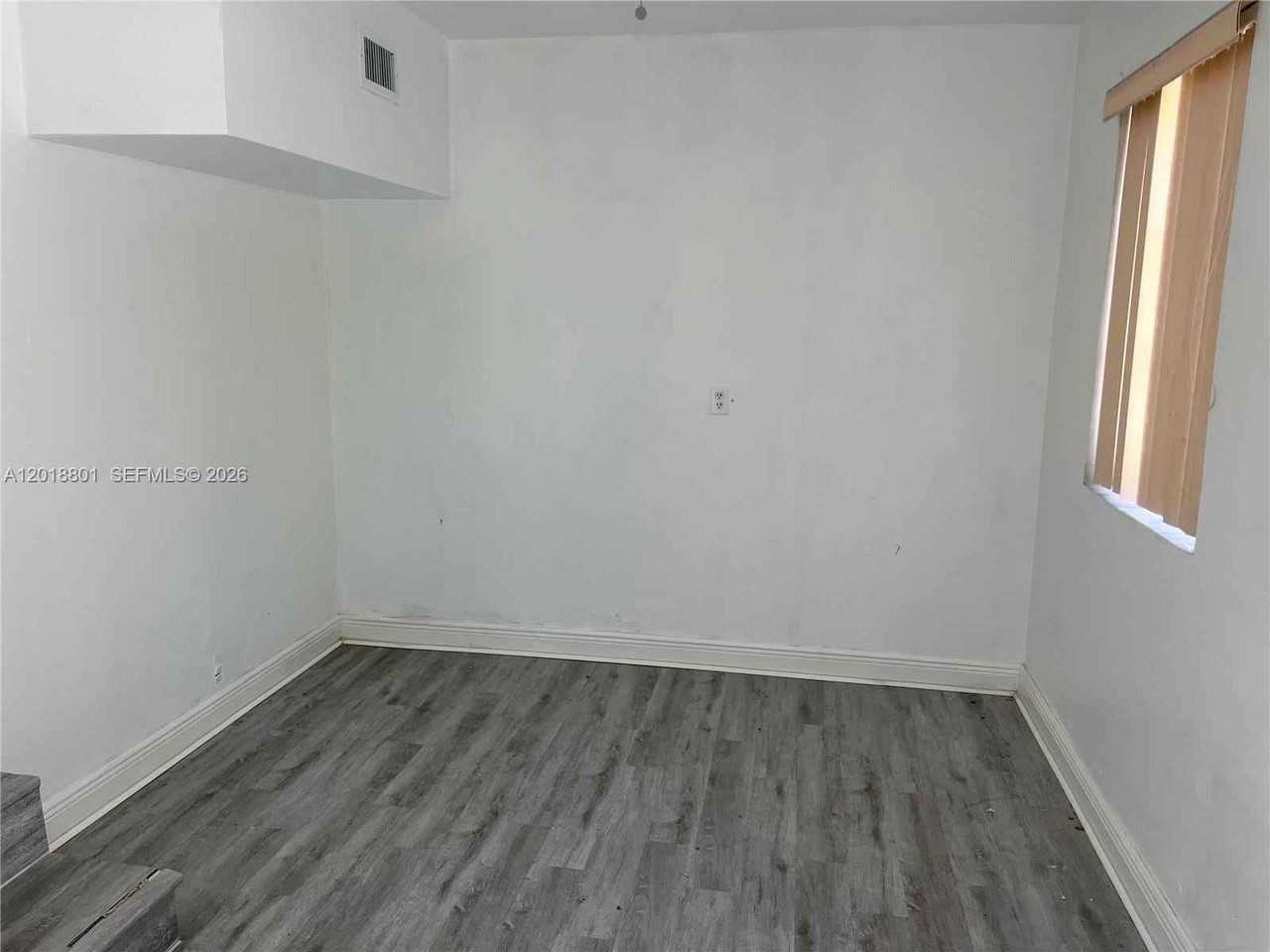 1801 Nw 88th St - Photo 4 of 21