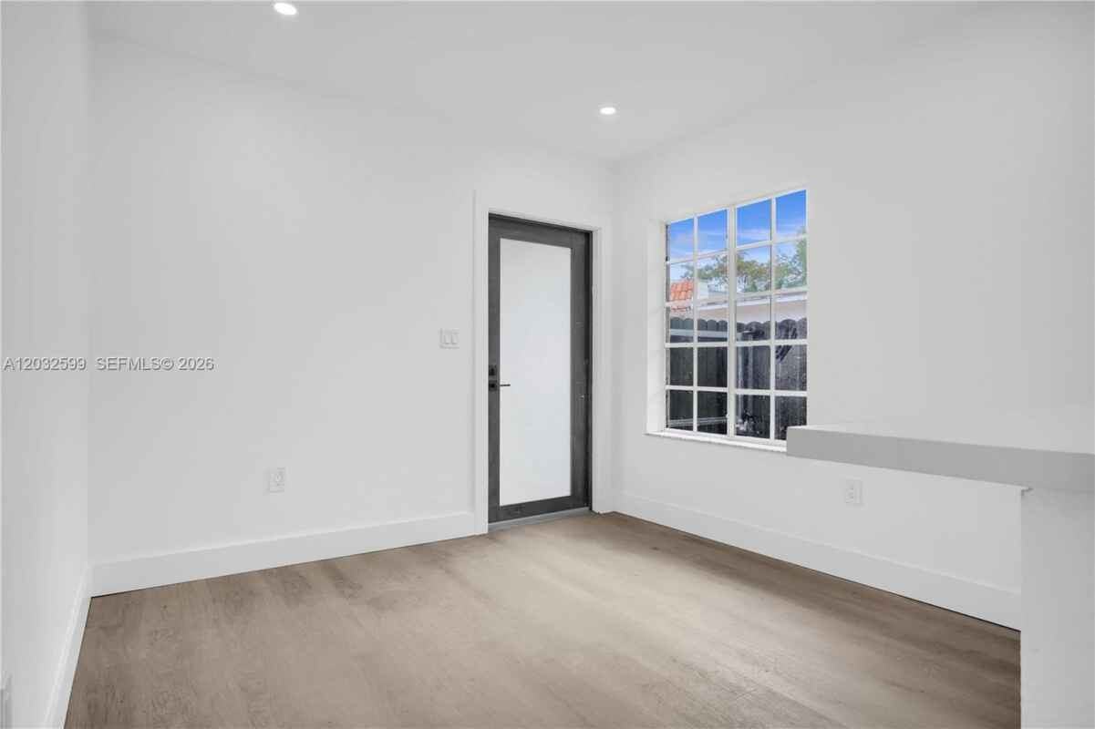 3430 Nw 10th Ave - Photo 2 of 9