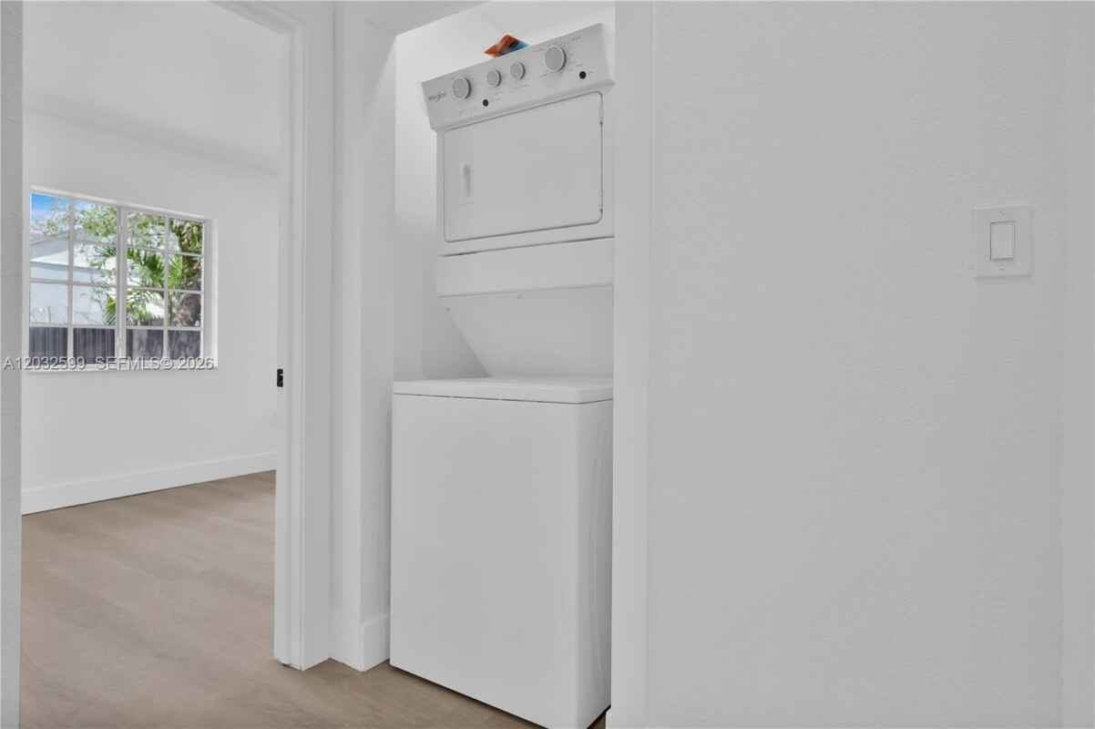 3430 Nw 10th Ave - Photo 7 of 9