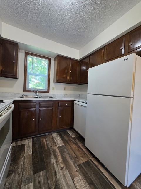 1676 9th St N #8 - Photo 4 of 22