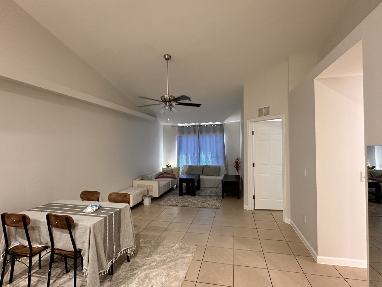 1246 Se 8th St - Photo 3 of 15