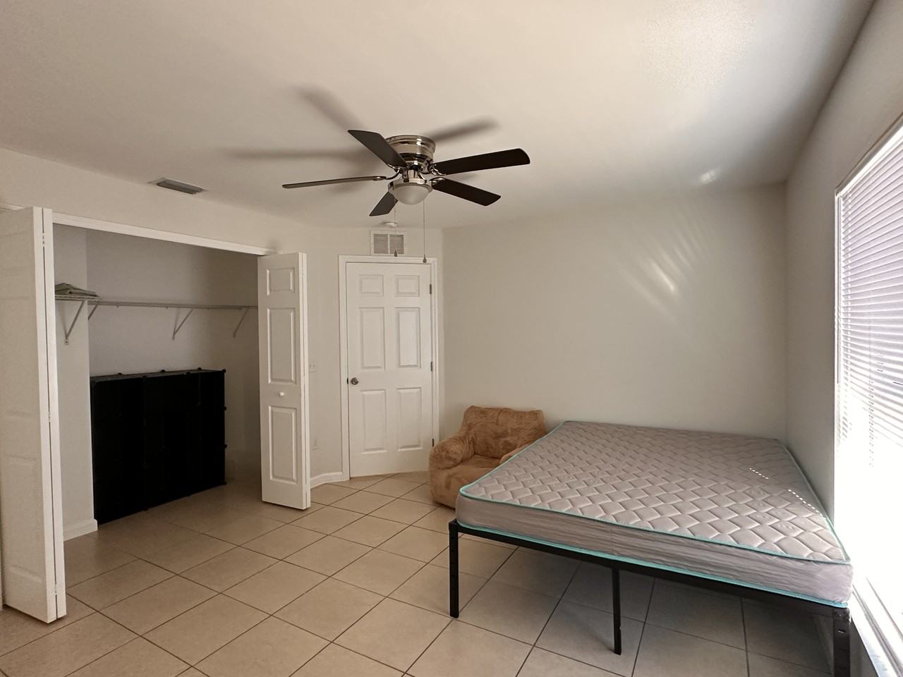 1246 Se 8th St - Photo 4 of 15