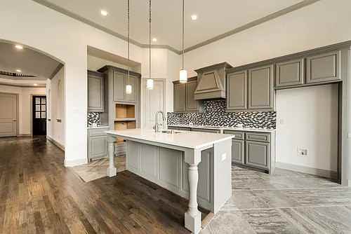 403 Parrino Pkwy - Photo 3 of 4