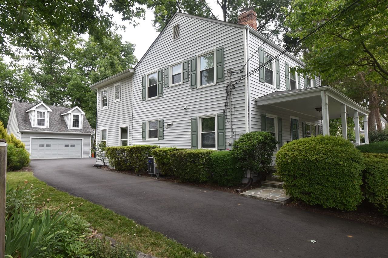 2901 Meadow View Rd - Photo 2 of 42