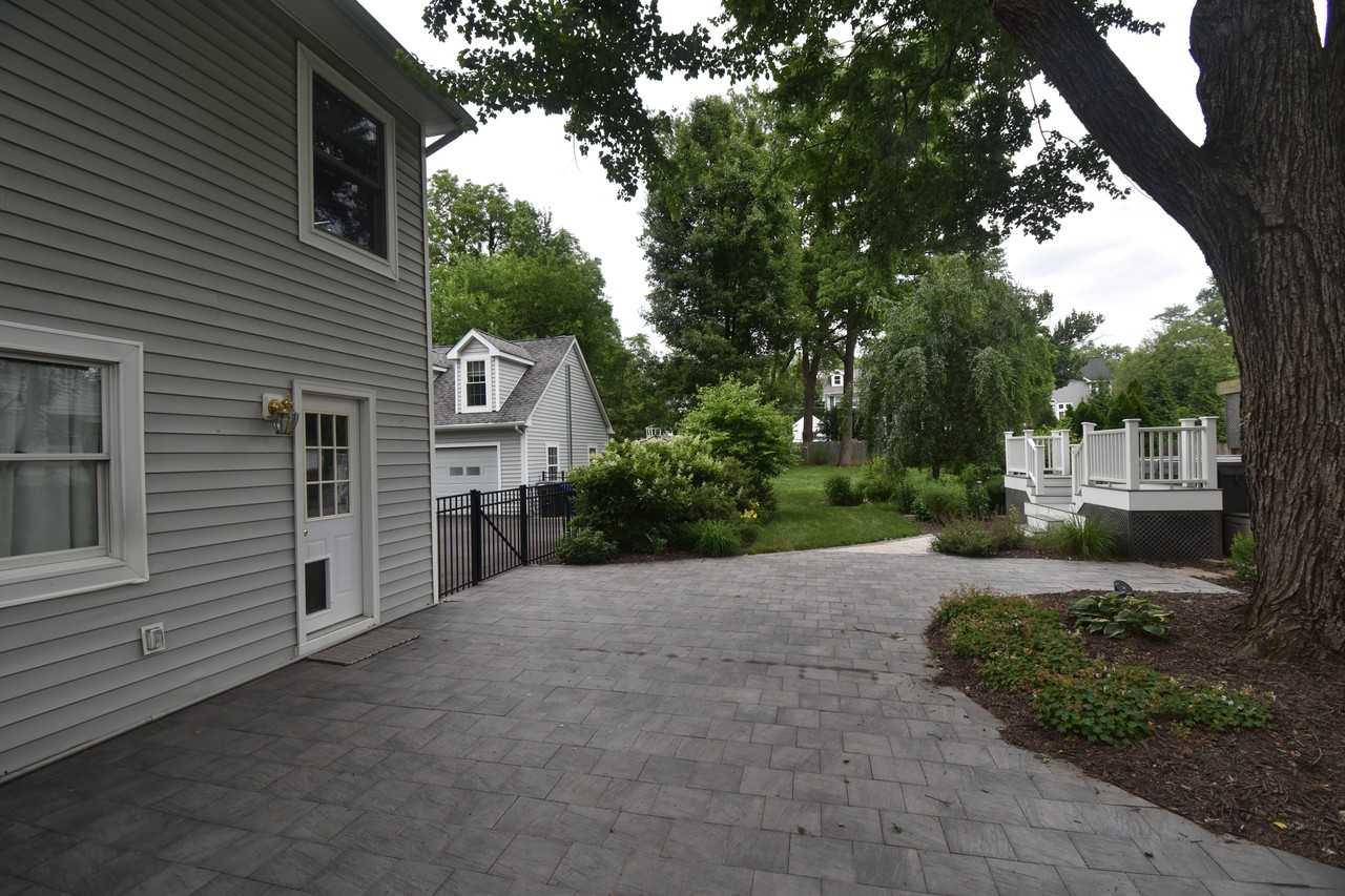 2901 Meadow View Rd - Photo 5 of 42