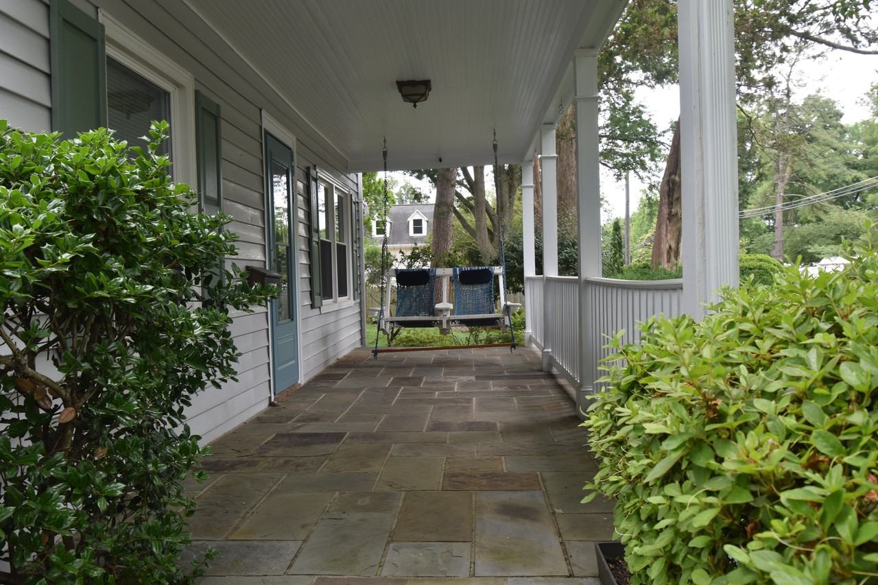 2901 Meadow View Rd - Photo 6 of 42