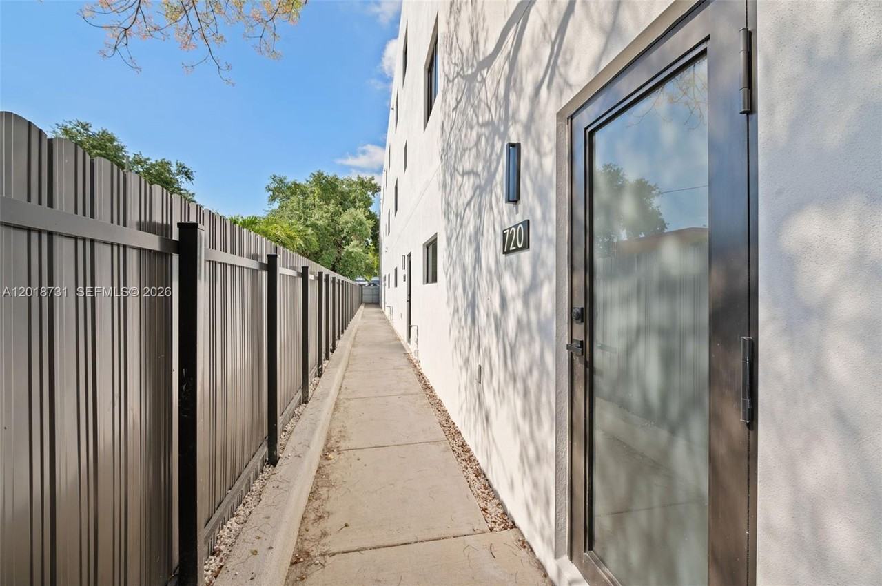 726 Nw 55th Ter #726 - Photo 2 of 26