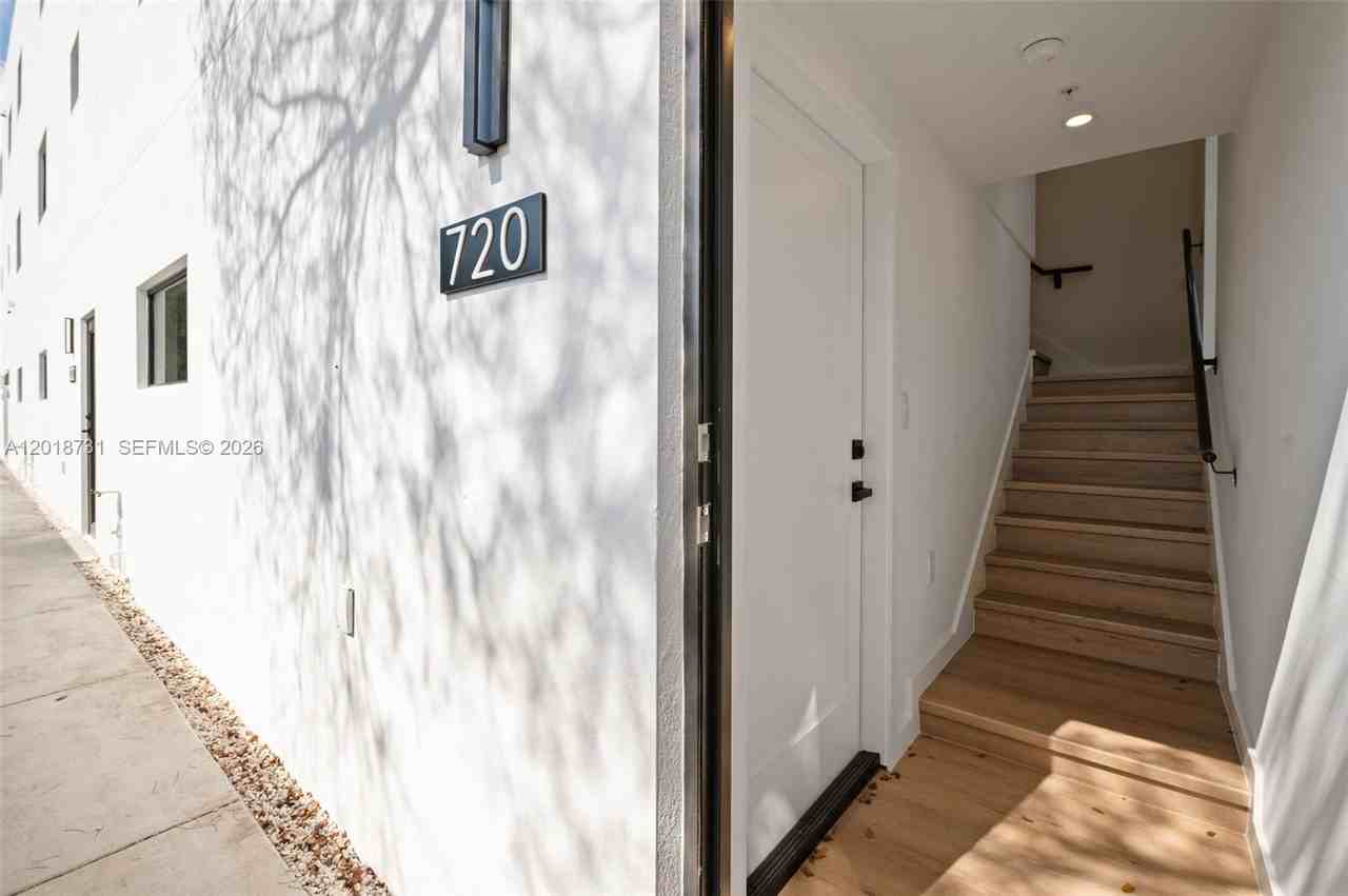 726 Nw 55th Ter #726 - Photo 3 of 26