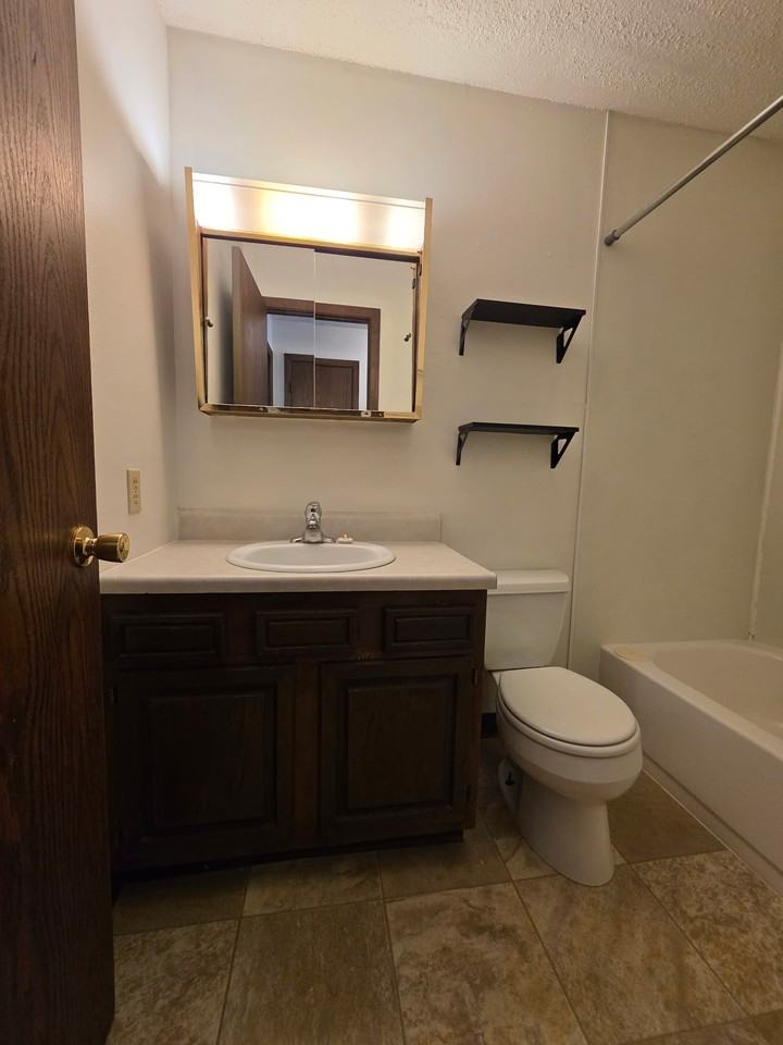 1676 9th St N #5 - Photo 3 of 21