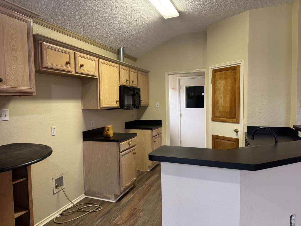 801 Mccully St - Photo 2 of 15