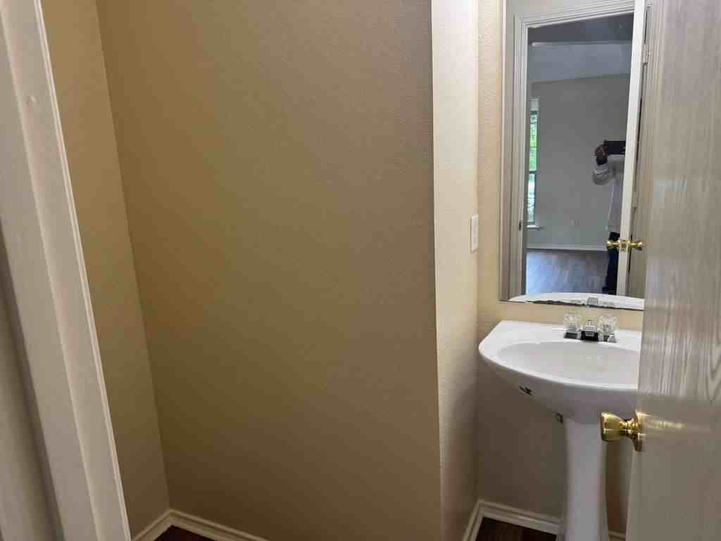 801 Mccully St - Photo 4 of 15