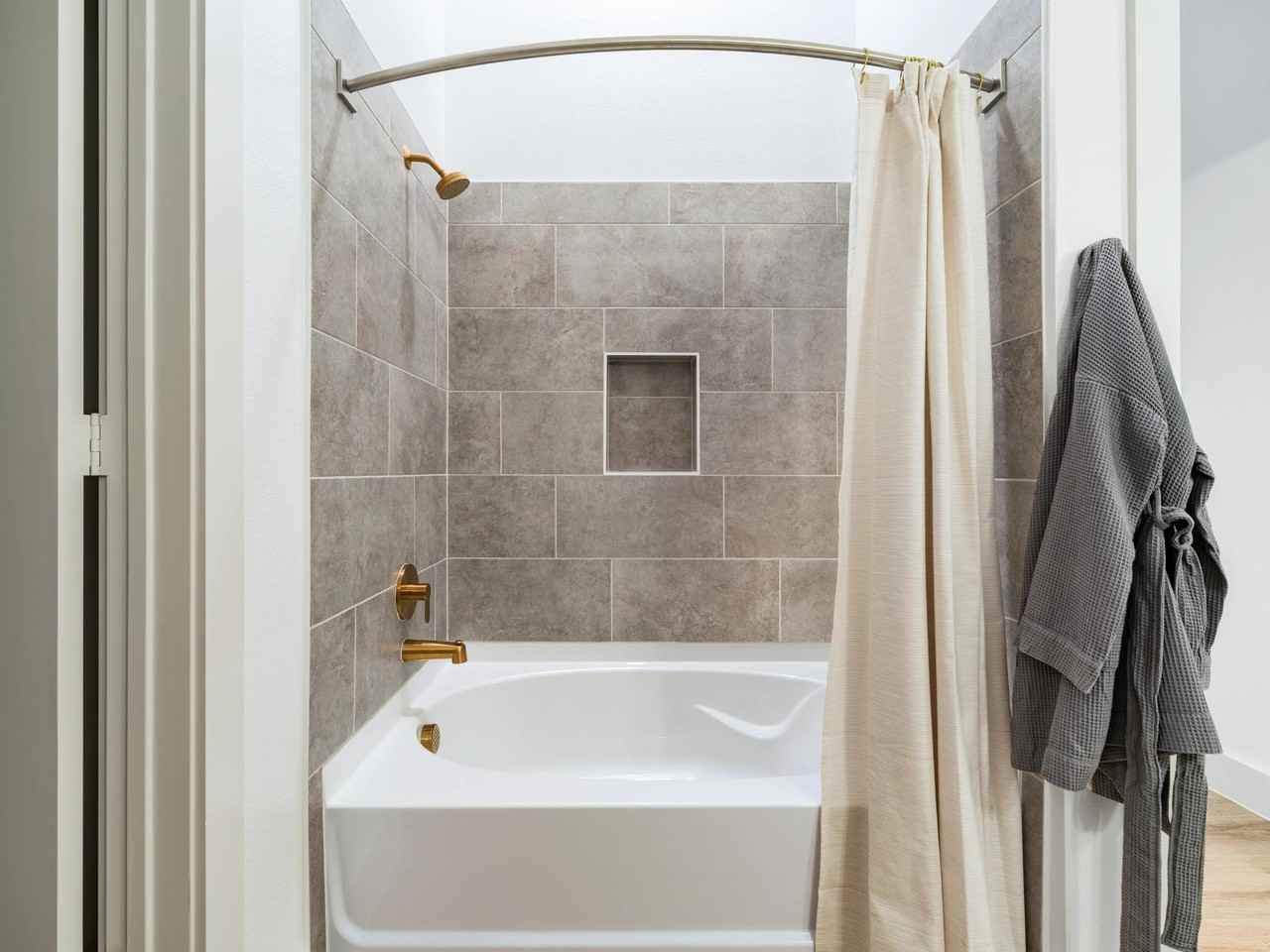 Modera Walsh Heights - Photo 7 of 50