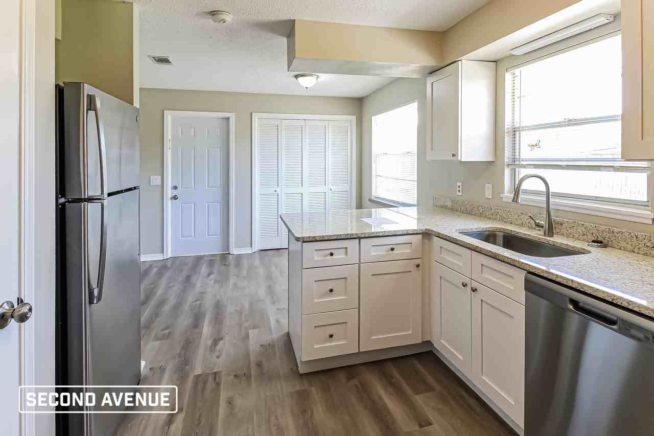 5276 Rainey Ave N - Photo 2 of 13