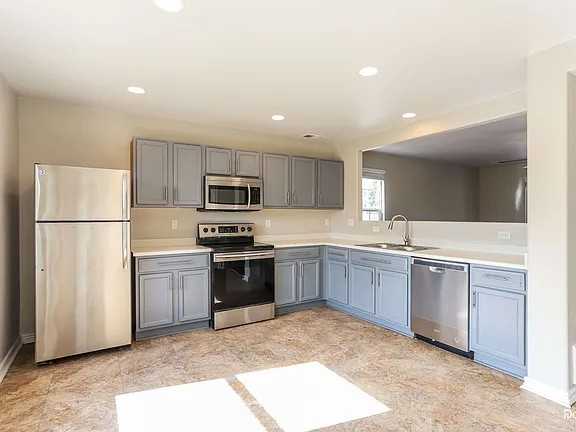10100 Eudora Court - Photo 3 of 11