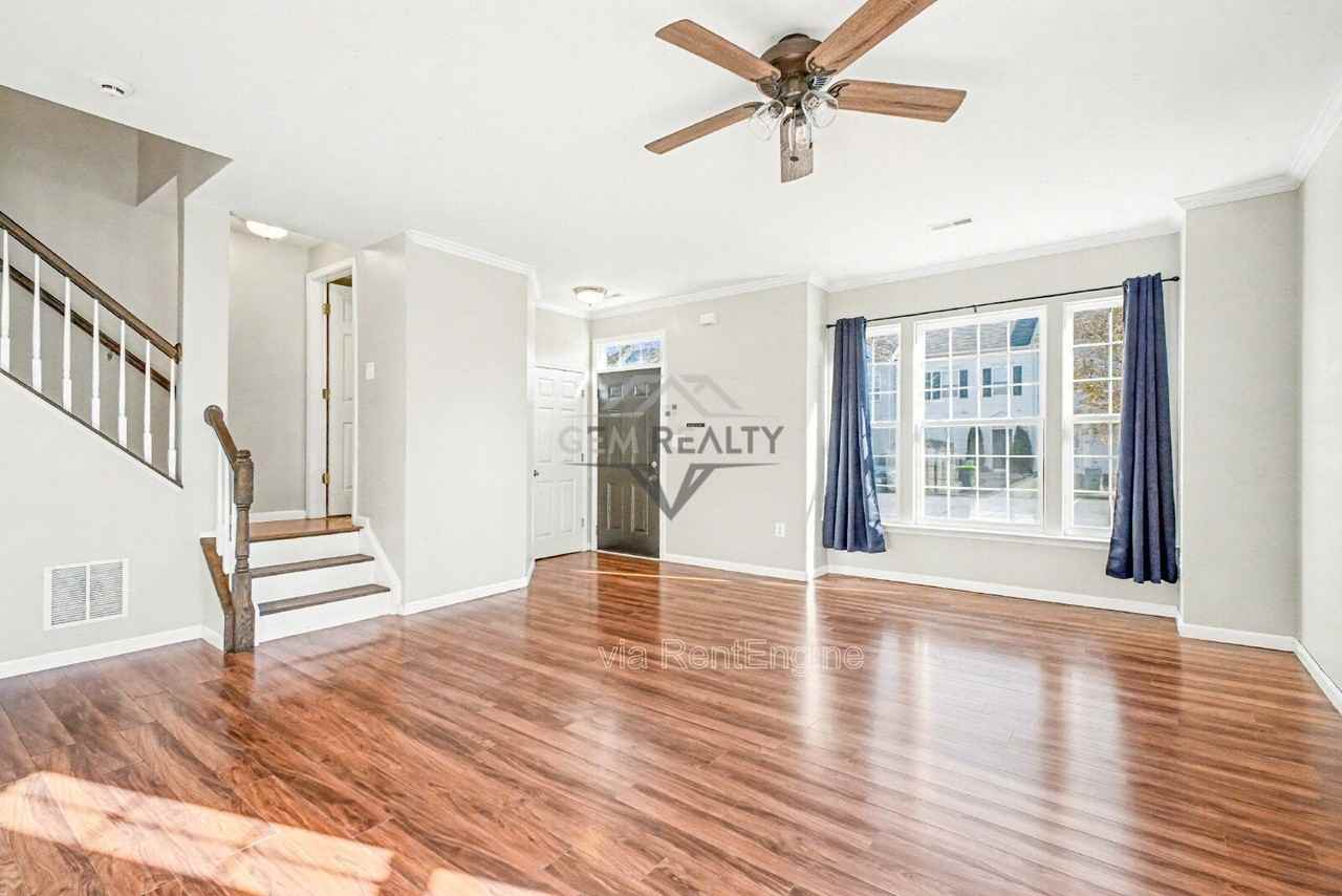 5218 Drakes Ct - Photo 6 of 24